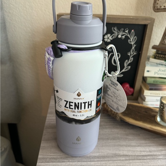 NWT Zenith with dual function lid bottle - Picture 1 of 7